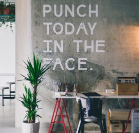 punch today sur un mur